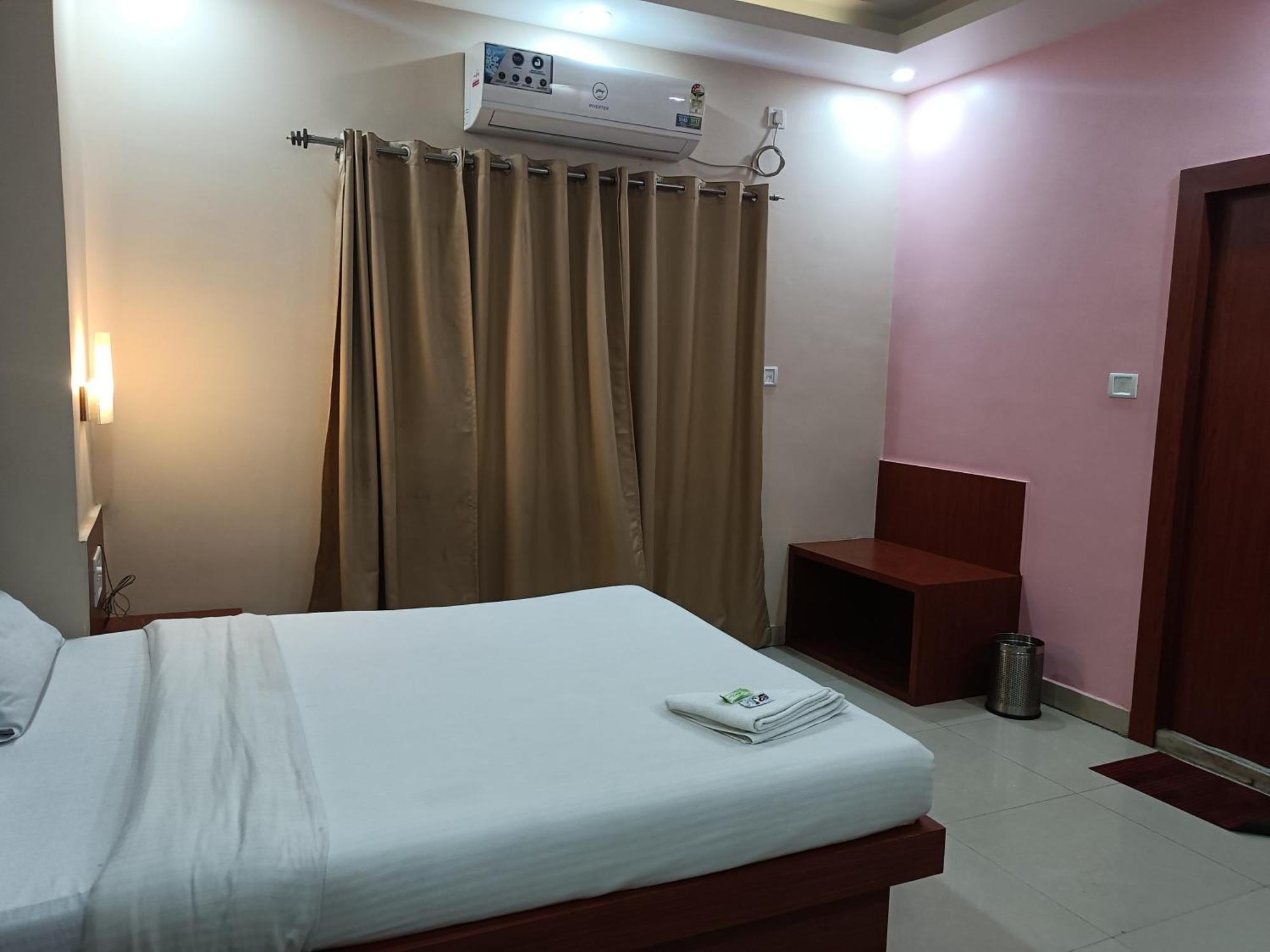 Hotel Sudakshina By Roh Silchar Ngoại thất bức ảnh