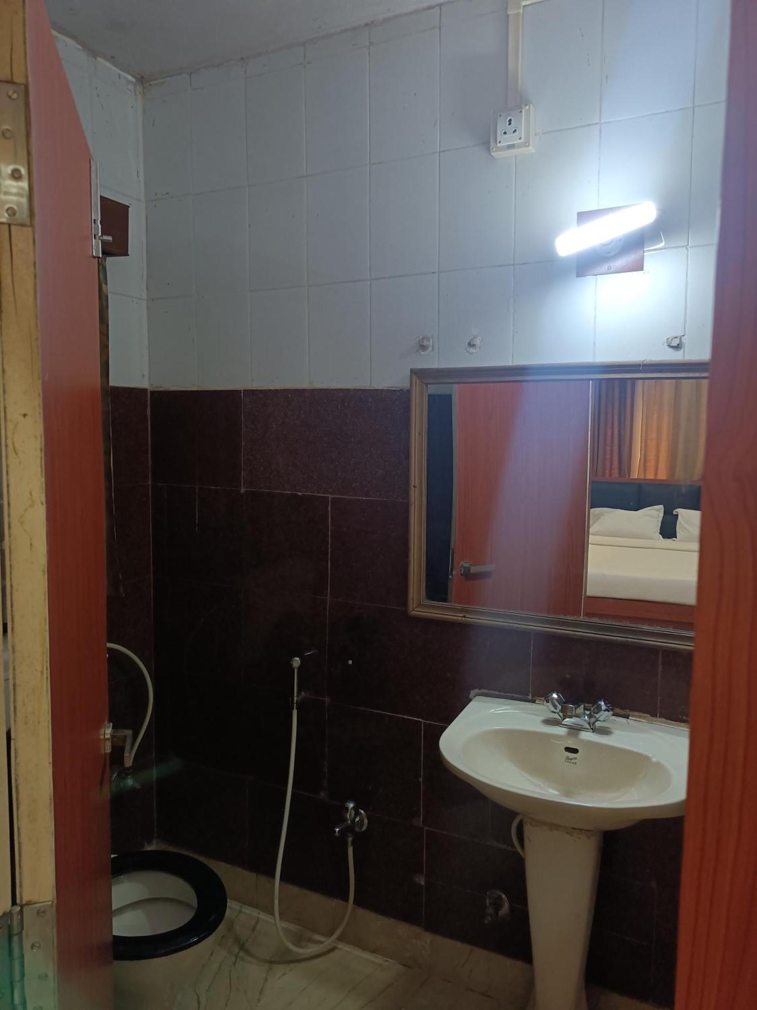 Hotel Sudakshina By Roh Silchar Ngoại thất bức ảnh